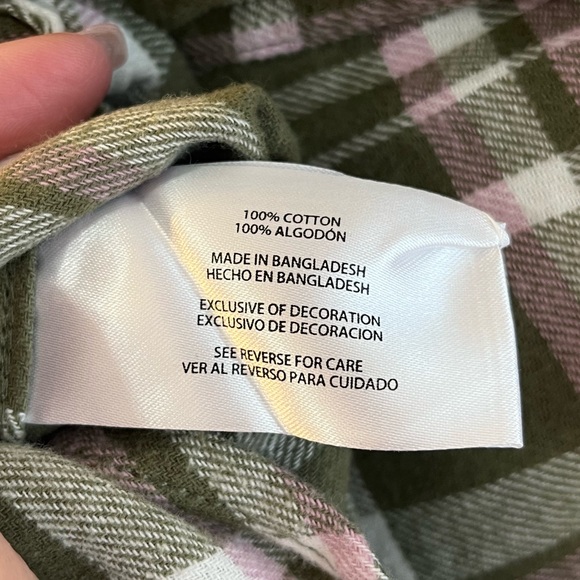 NWT Gap size small flannel shirt.  Non-smoking home. - Picture 5 of 7